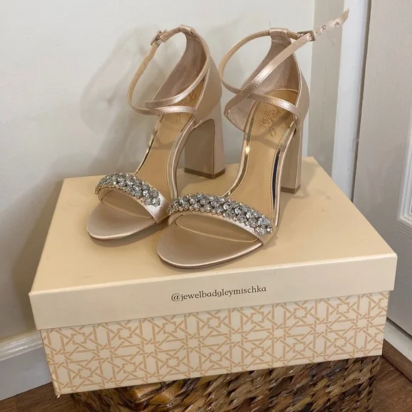 Badgley Mischka jewel heels - Picture 1 of 7
